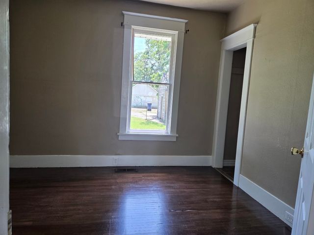 516 E ERMINA Ave, Spokane, WA 99207
