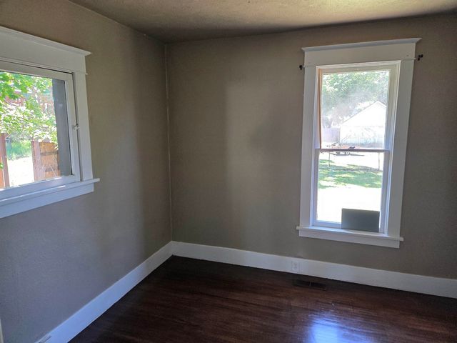 516 E ERMINA Ave, Spokane, WA 99207
