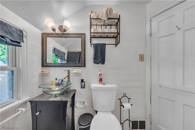 3962 Grosvenor Road, South Euclid, OH 44118