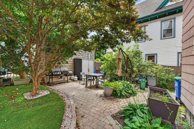 41 Walnut St 1R, Somerville, MA 02143
