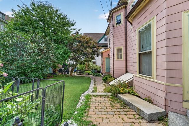 41 Walnut St 1R, Somerville, MA 02143