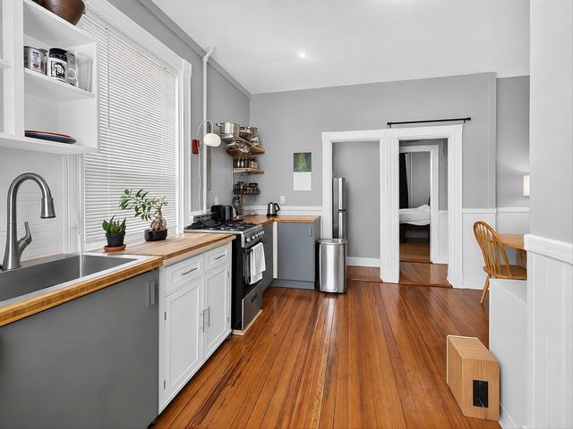 41 Walnut St 1R, Somerville, MA 02143