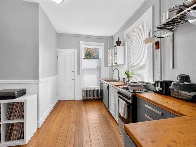 41 Walnut St 1R, Somerville, MA 02143
