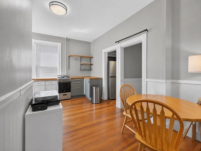 41 Walnut St 1R, Somerville, MA 02143