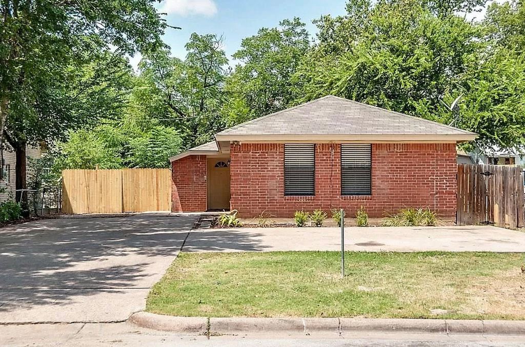 2708 Livingston Avenue, Fort Worth, TX 76110