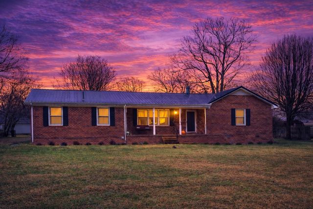 106 Larkway Dr, Tullahoma, TN 37388