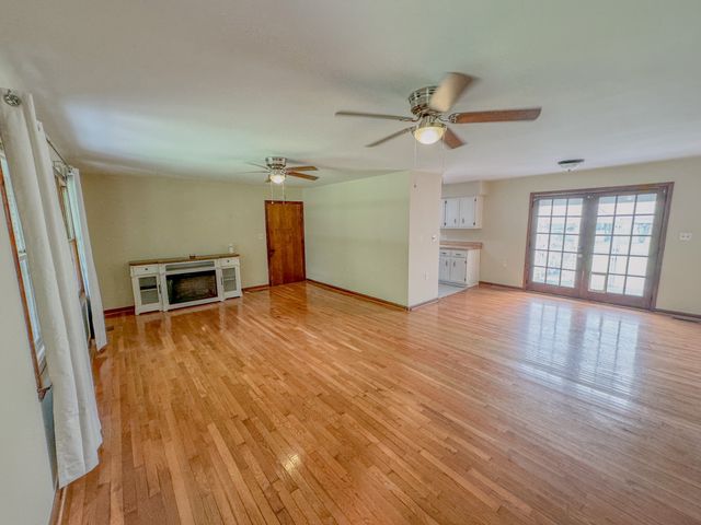 106 Larkway Dr, Tullahoma, TN 37388