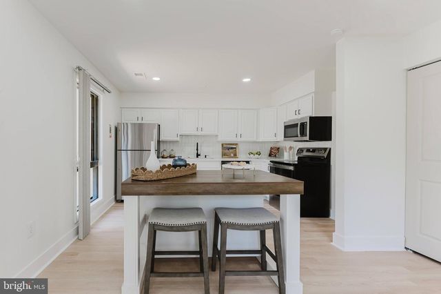 749 SUGARLAND RUN DR, Sterling, VA 20164