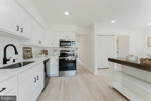 749 SUGARLAND RUN DR, Sterling, VA 20164