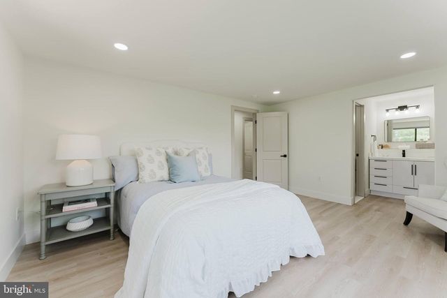 749 SUGARLAND RUN DR, Sterling, VA 20164