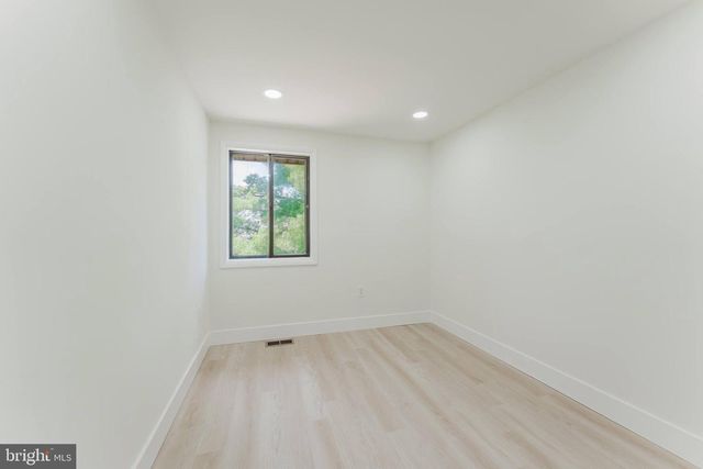 749 SUGARLAND RUN DR, Sterling, VA 20164