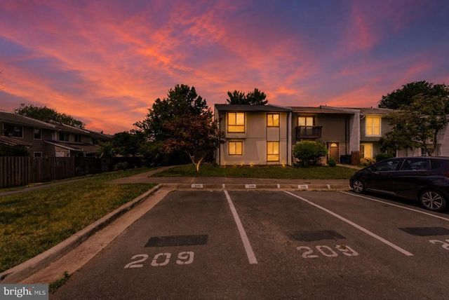 749 SUGARLAND RUN DR, Sterling, VA 20164