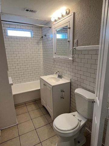 901 N Bishop Avenue C, Dallas, TX 75208