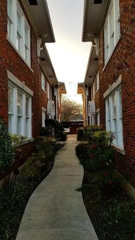 901 N Bishop Avenue C, Dallas, TX 75208