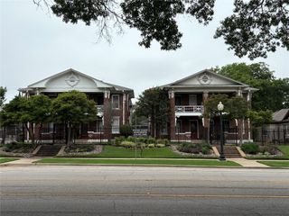 901 N Bishop Avenue C, Dallas, TX 75208