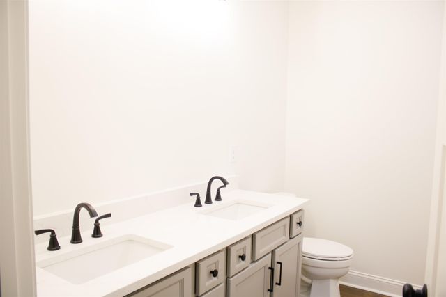 261 OAKGROVE RD, Selmer, TN 38375