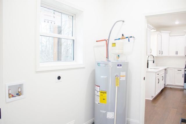 261 OAKGROVE RD, Selmer, TN 38375