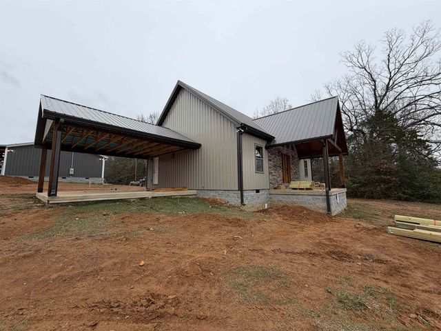 261 OAKGROVE RD, Selmer, TN 38375