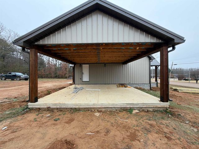 261 OAKGROVE RD, Selmer, TN 38375