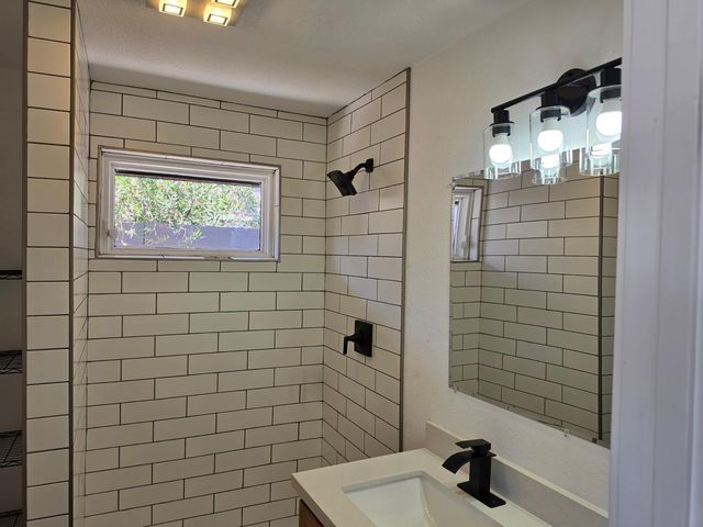 1731 E Redfield Road, Tempe, AZ 85283