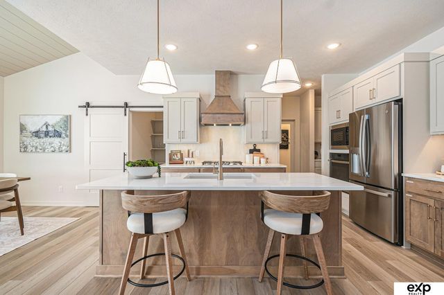 5618 KESTREL Parkway, Elkhorn, NE 68022