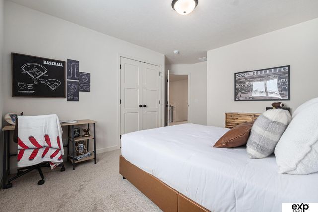 5618 KESTREL Parkway, Elkhorn, NE 68022