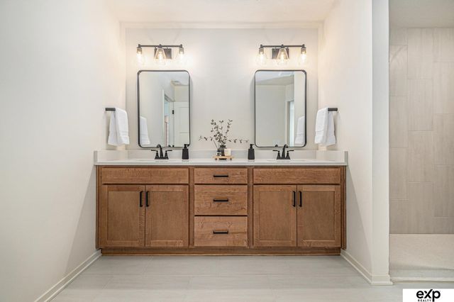 5618 KESTREL Parkway, Elkhorn, NE 68022