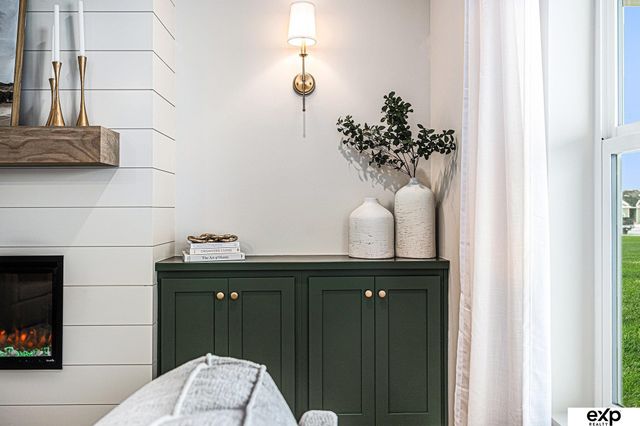 5618 KESTREL Parkway, Elkhorn, NE 68022