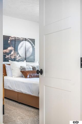 5618 KESTREL Parkway, Elkhorn, NE 68022