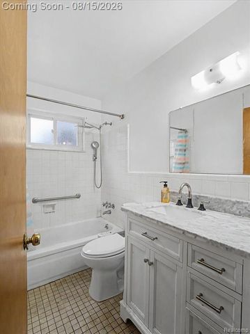 5660 Wright Drive, Troy, MI 48098