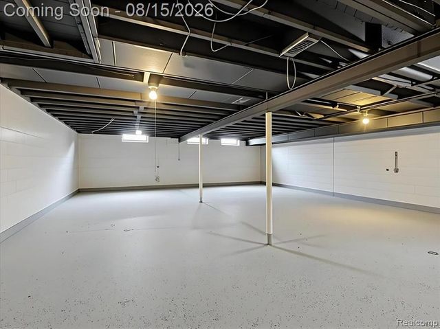 5660 Wright Drive, Troy, MI 48098