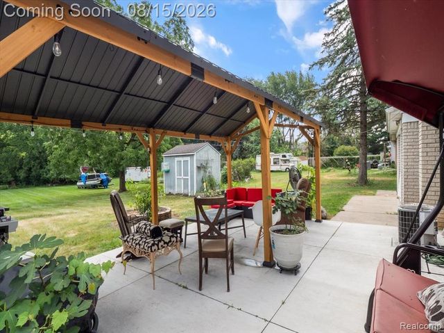 5660 Wright Drive, Troy, MI 48098