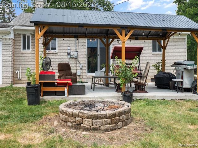 5660 Wright Drive, Troy, MI 48098