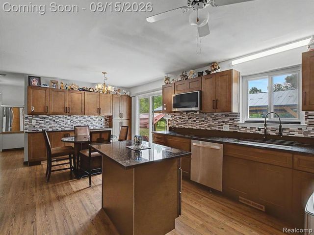5660 Wright Drive, Troy, MI 48098