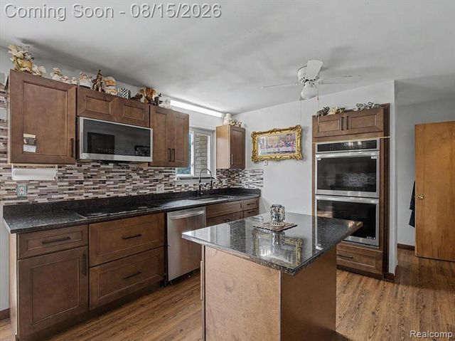 5660 Wright Drive, Troy, MI 48098