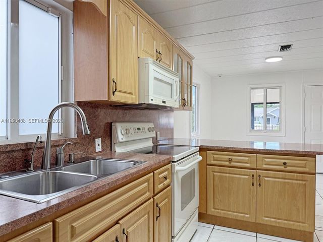 2982 NW 95th St, Miami, FL 33147