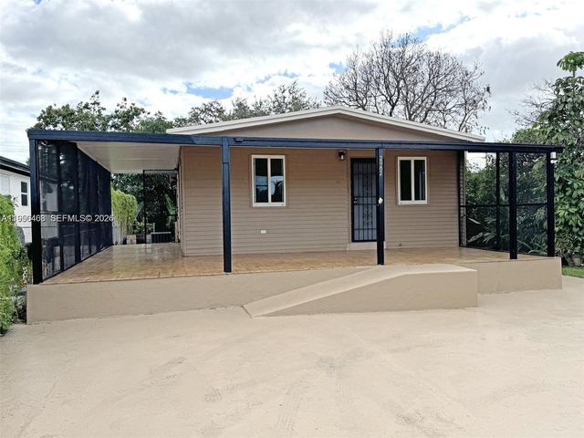 2982 NW 95th St, Miami, FL 33147