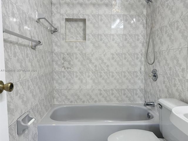 2982 NW 95th St, Miami, FL 33147