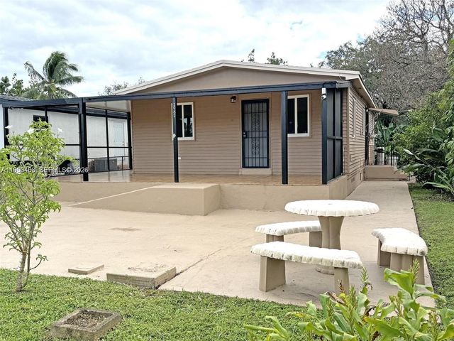 2982 NW 95th St, Miami, FL 33147