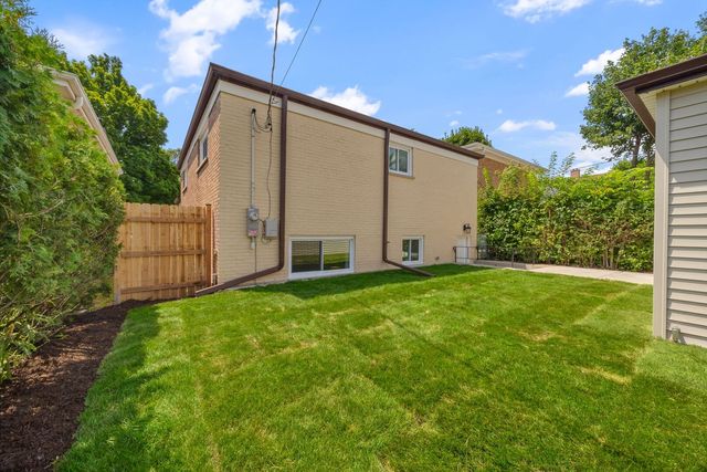 4542 Church Street, Skokie, IL 60076