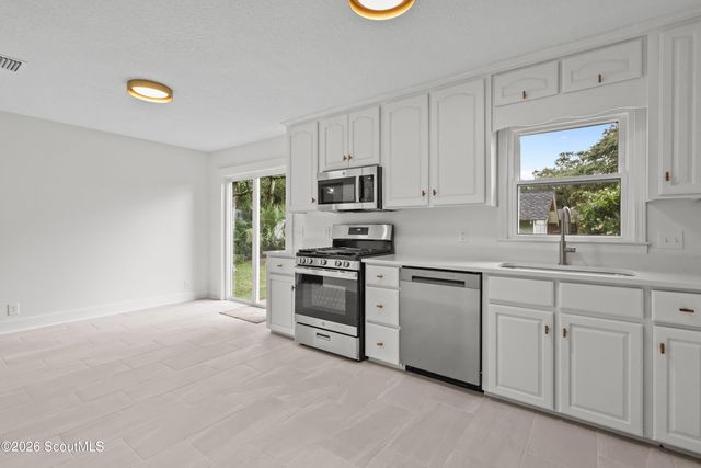200 Reynolds Street, Brunswick, GA 31520