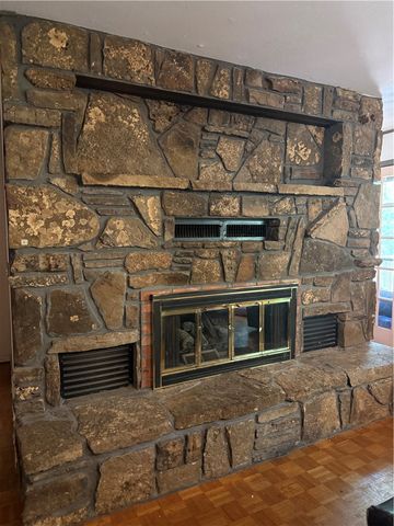 40 E Mountain Drive, Eureka Springs, AR 72632