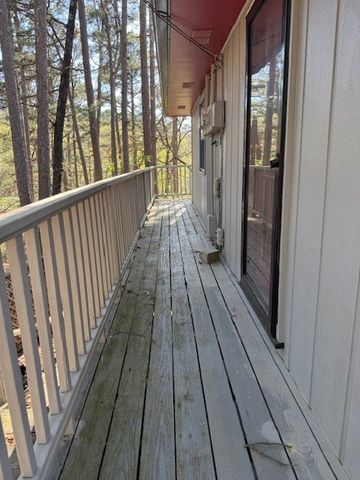 40 E Mountain Drive, Eureka Springs, AR 72632