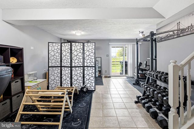 78 PEBBLE LN, Blackwood, NJ 08012