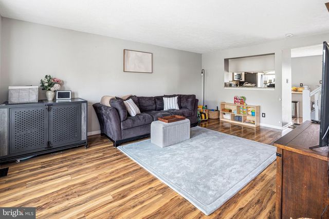 78 PEBBLE LN, Blackwood, NJ 08012