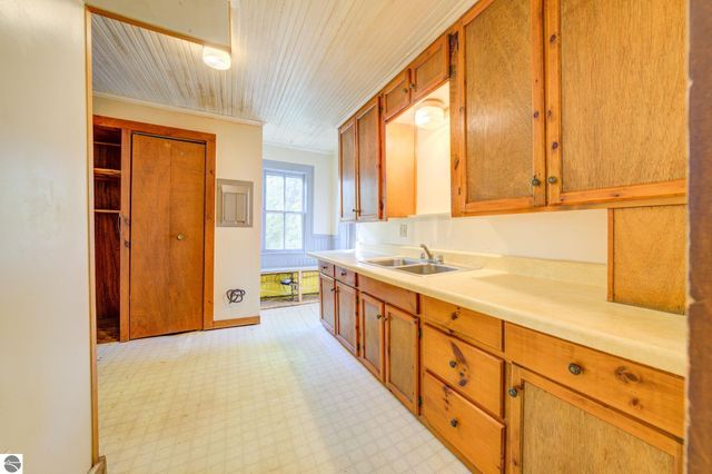 617 Second Street, Traverse City, MI 49684