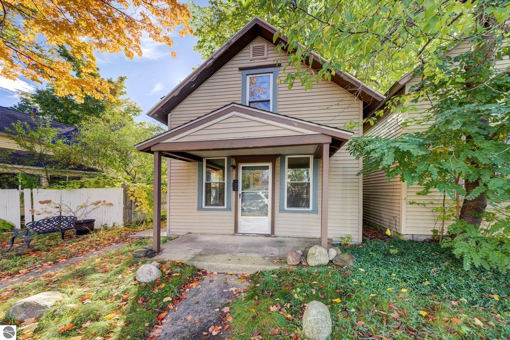 617 Second Street, Traverse City, MI 49684