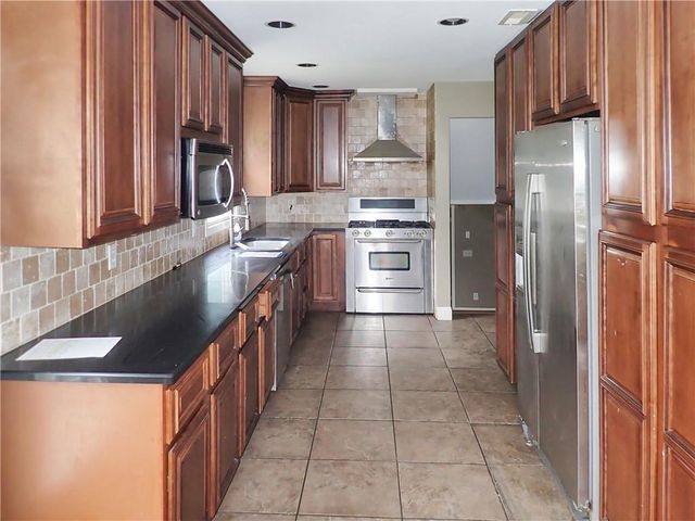 13327 Donnelly Avenue, Grandview, MO 64030