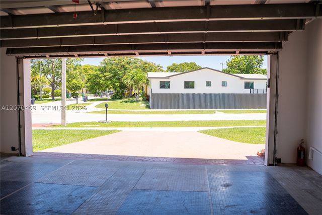 20200 SW 90th Ave Rd, Cutler Bay, FL 33189