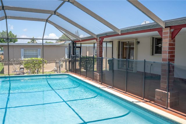 20200 SW 90th Ave Rd, Cutler Bay, FL 33189